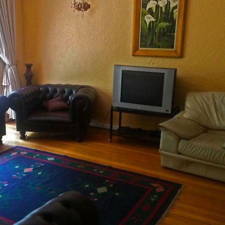 The Birches Backpacker Lodge Randburg Bagian luar foto