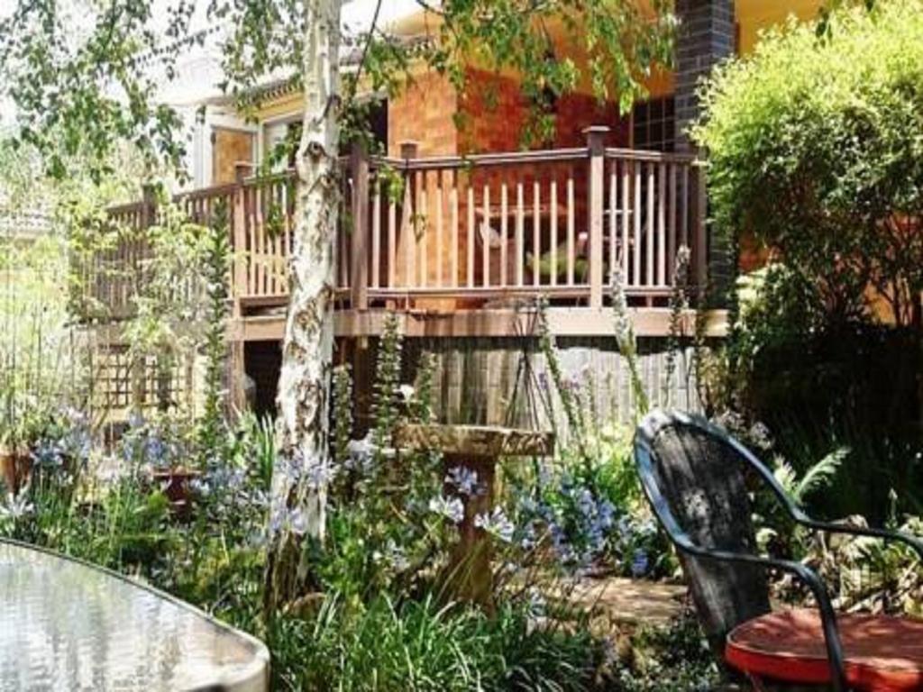 The Birches Backpacker Lodge Randburg Bagian luar foto