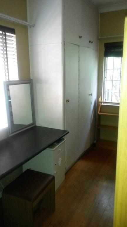 The Birches Backpacker Lodge Randburg Ruang foto