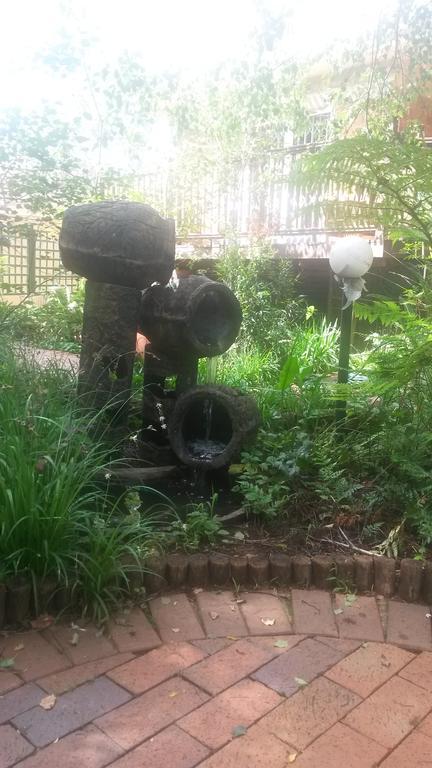 The Birches Backpacker Lodge Randburg Bagian luar foto