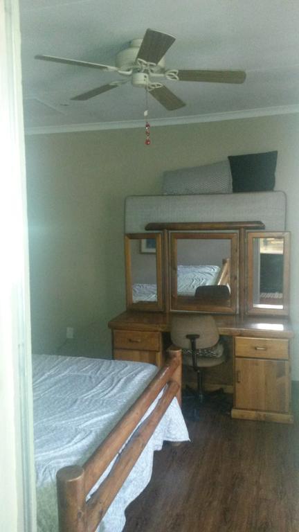 The Birches Backpacker Lodge Randburg Bagian luar foto