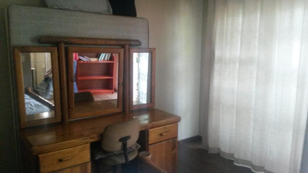 The Birches Backpacker Lodge Randburg Bagian luar foto