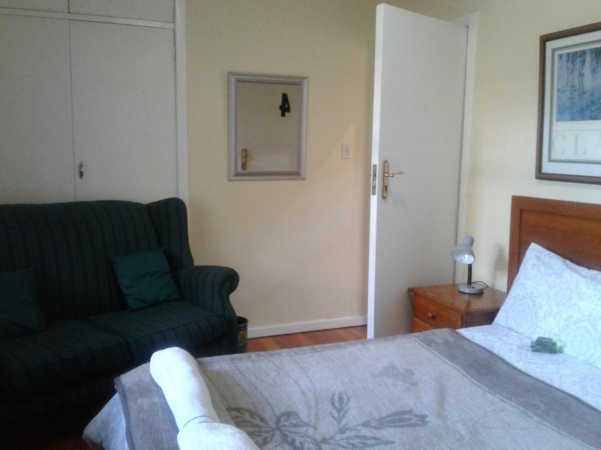 The Birches Backpacker Lodge Randburg Bagian luar foto