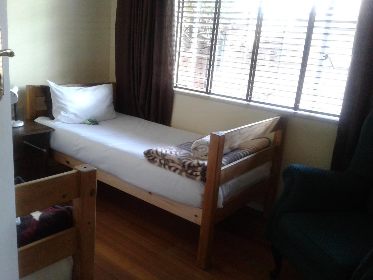 The Birches Backpacker Lodge Randburg Bagian luar foto